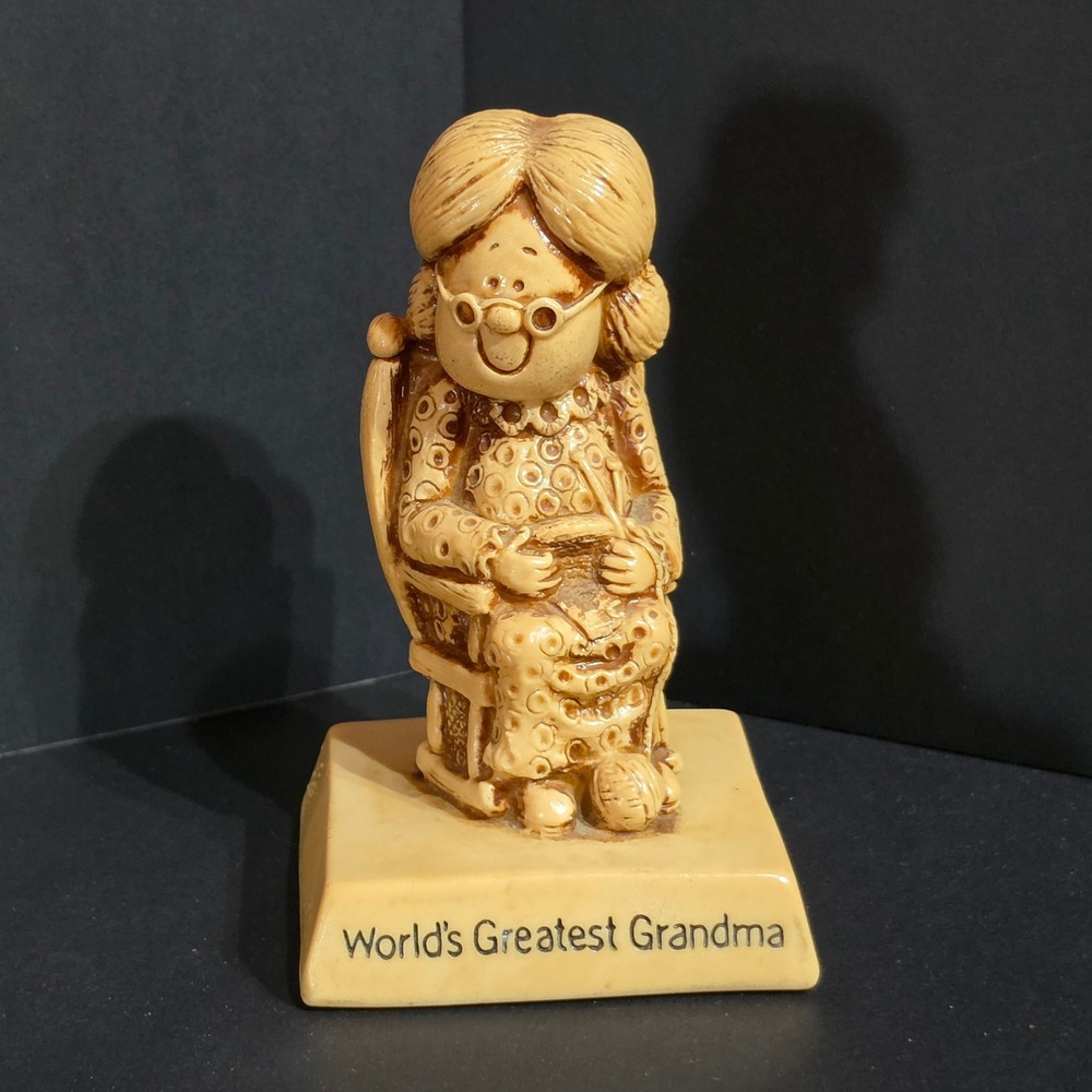 Vintage 1976 Russ Berrie & Co. "World's Greatest Grandma" Figurine (Item #192)
